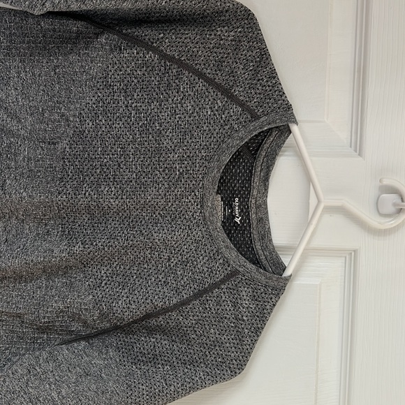 Old Navy Active Vented Workout Shirt. Men’s Medium. Nice fitting. - Picture 4 of 5